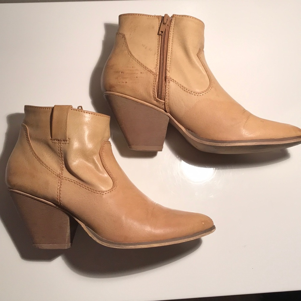 Tan / Cream heeled booties